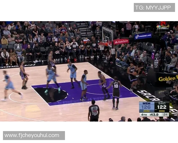 雷霆与灰熊季后赛第三场激战回顾精彩瞬间与关键时刻分析